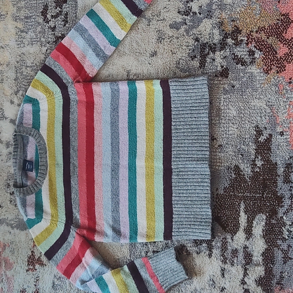 Gap sweater